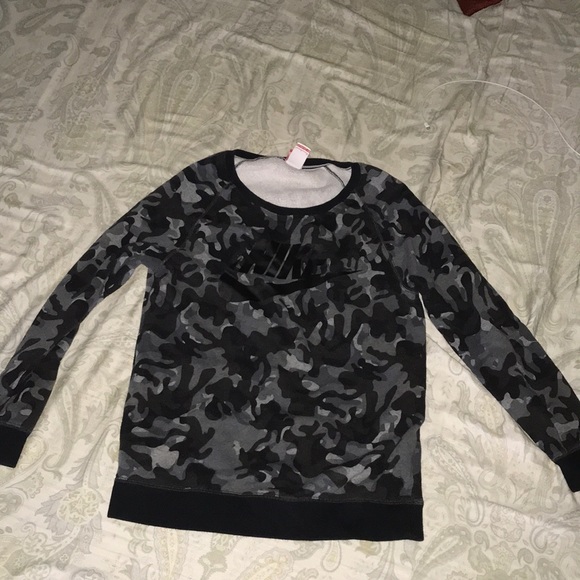 nike camo crewneck sweatshirt